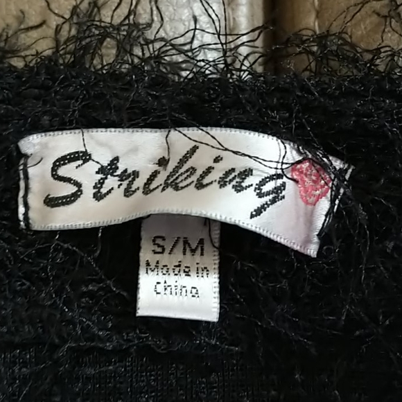 π¨π¦ Gorgeous Tasseled Poncho Sweater - Picture 5 of 6